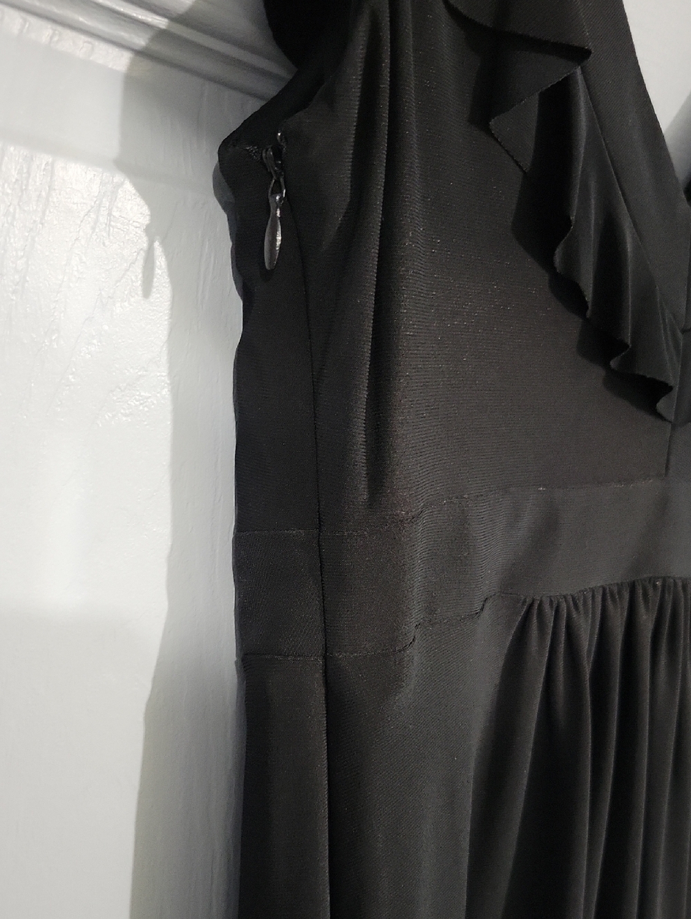Evan Picone Black Ruffle V-neck Cocktail Dress 4P - Picture 7 of 10